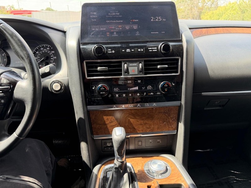 Nissan Armada Vehicle Full-screen Gallery Image 14