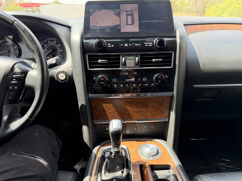 Nissan Armada Vehicle Full-screen Gallery Image 15