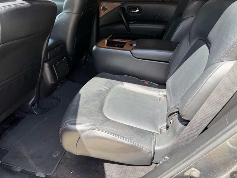 Nissan Armada Vehicle Full-screen Gallery Image 17