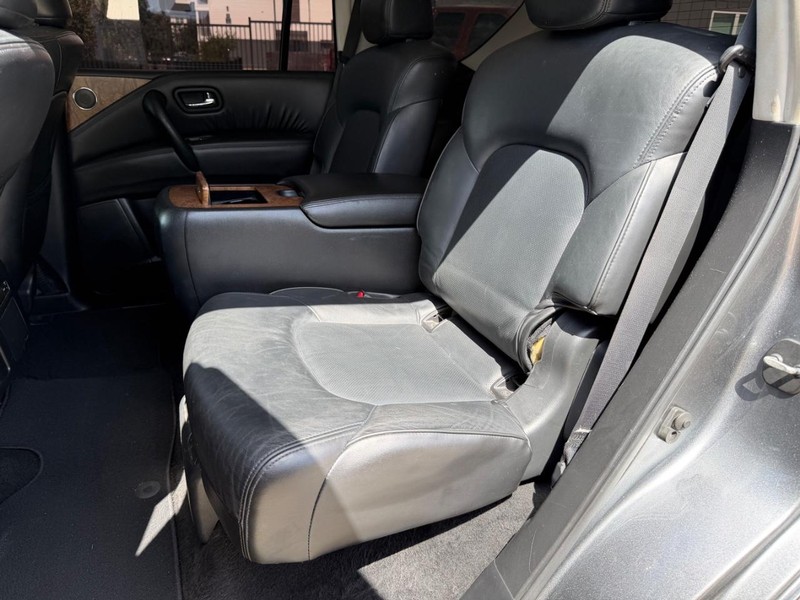 Nissan Armada Vehicle Full-screen Gallery Image 18