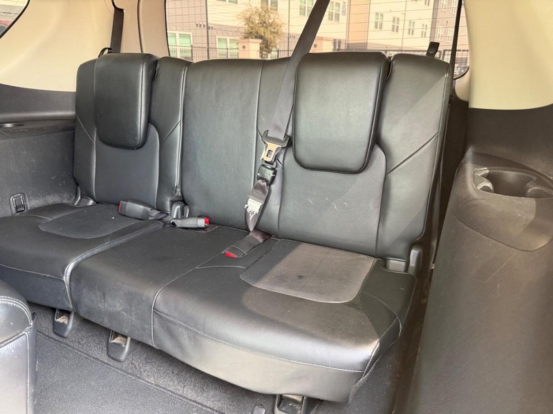 Nissan Armada Vehicle Full-screen Gallery Image 21