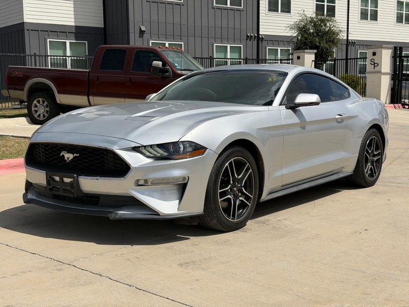 Ford Mustang Vehicle Full-screen Gallery Image 02