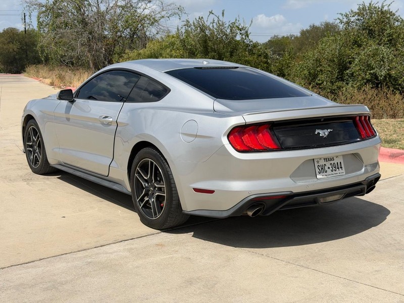 Ford Mustang Vehicle Full-screen Gallery Image 04