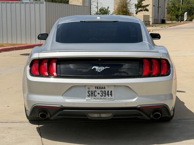 Ford Mustang Vehicle Full-screen Gallery Image 05