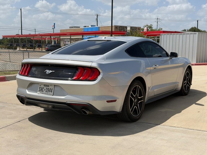 Ford Mustang Vehicle Full-screen Gallery Image 06