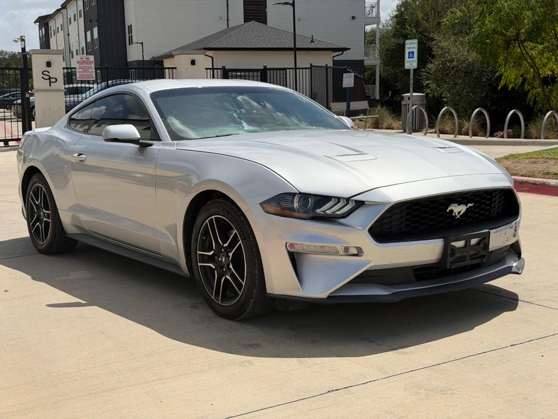Ford Mustang Vehicle Full-screen Gallery Image 08