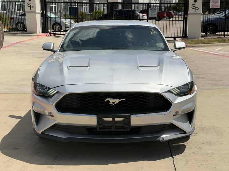 Ford Mustang Vehicle Full-screen Gallery Image 09