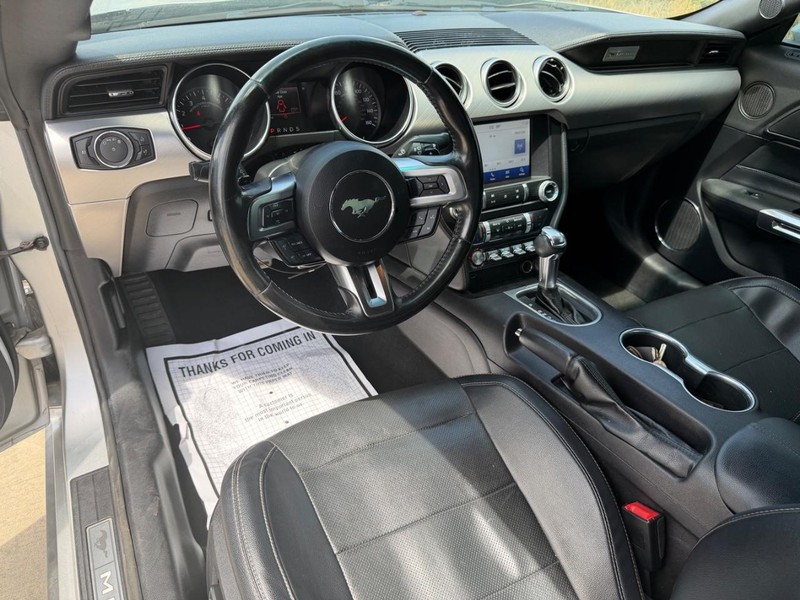 Ford Mustang Vehicle Full-screen Gallery Image 11
