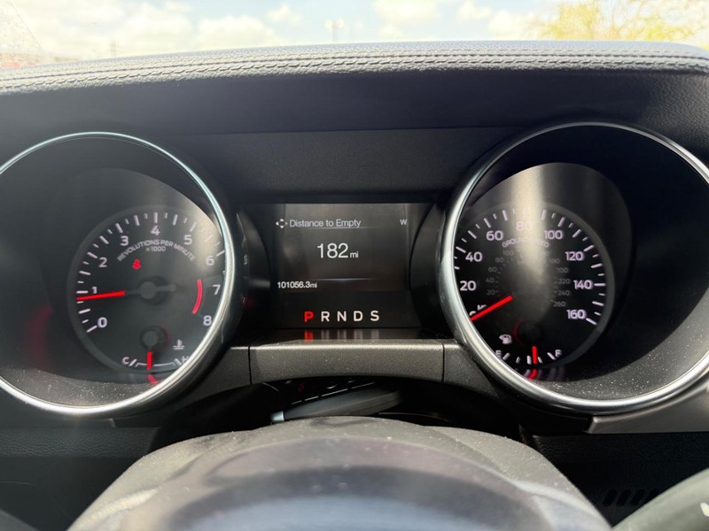 Ford Mustang Vehicle Full-screen Gallery Image 13