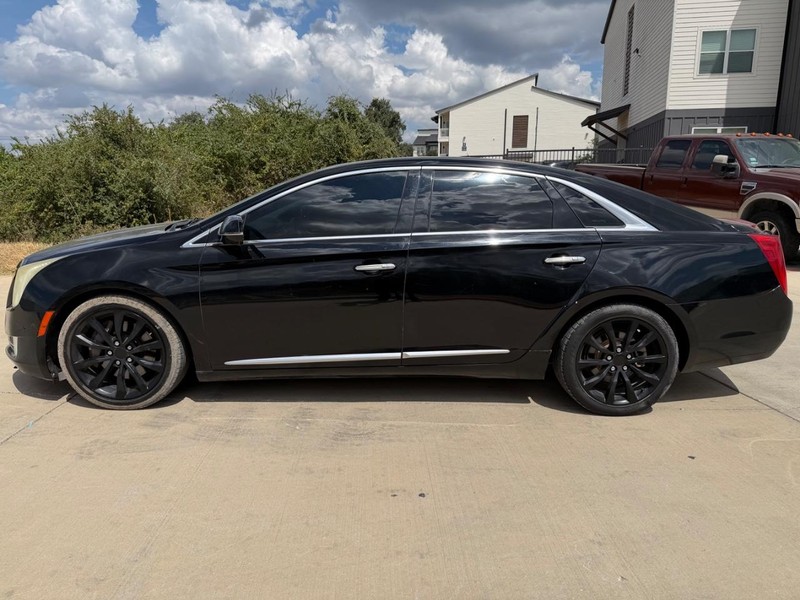 Cadillac XTS Vehicle Full-screen Gallery Image 03