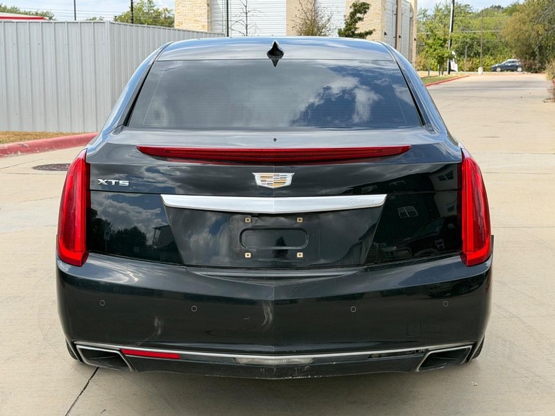 Cadillac XTS Vehicle Full-screen Gallery Image 05