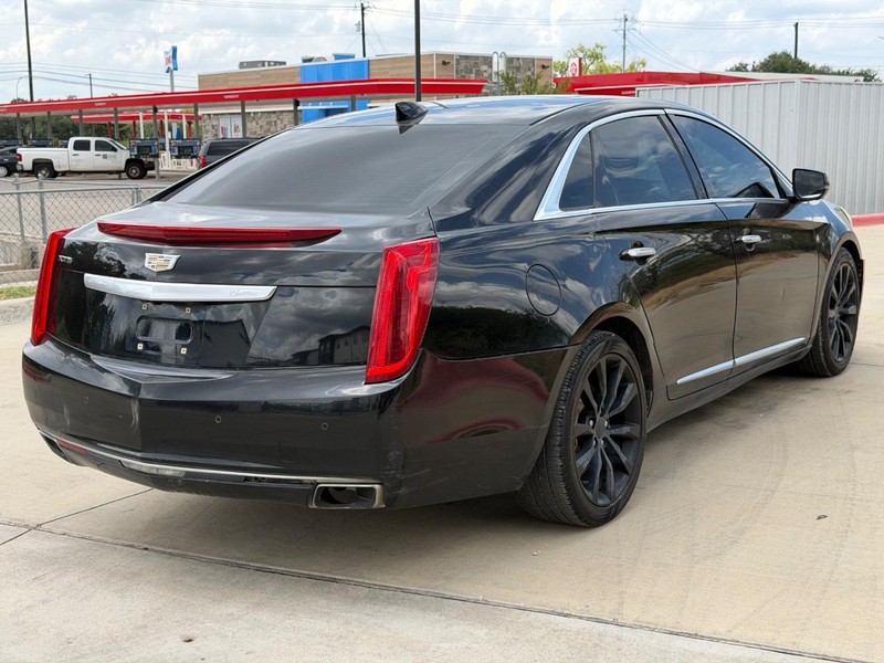 Cadillac XTS Vehicle Full-screen Gallery Image 06
