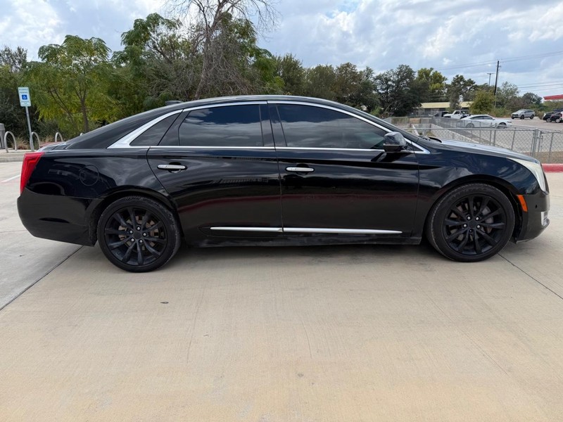 Cadillac XTS Vehicle Full-screen Gallery Image 07