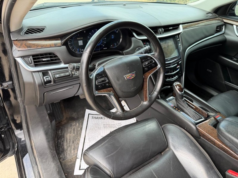 Cadillac XTS Vehicle Full-screen Gallery Image 11