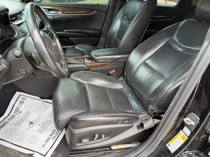 Cadillac XTS Vehicle Full-screen Gallery Image 12