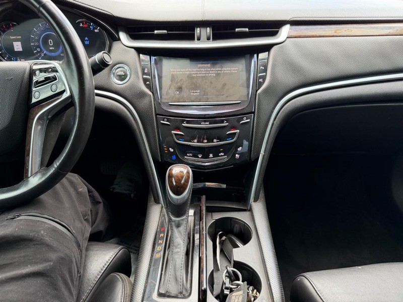 Cadillac XTS Vehicle Full-screen Gallery Image 14