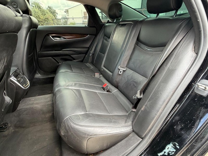 Cadillac XTS Vehicle Full-screen Gallery Image 18