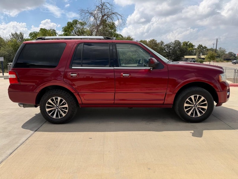 Ford Expedition Vehicle Full-screen Gallery Image 07