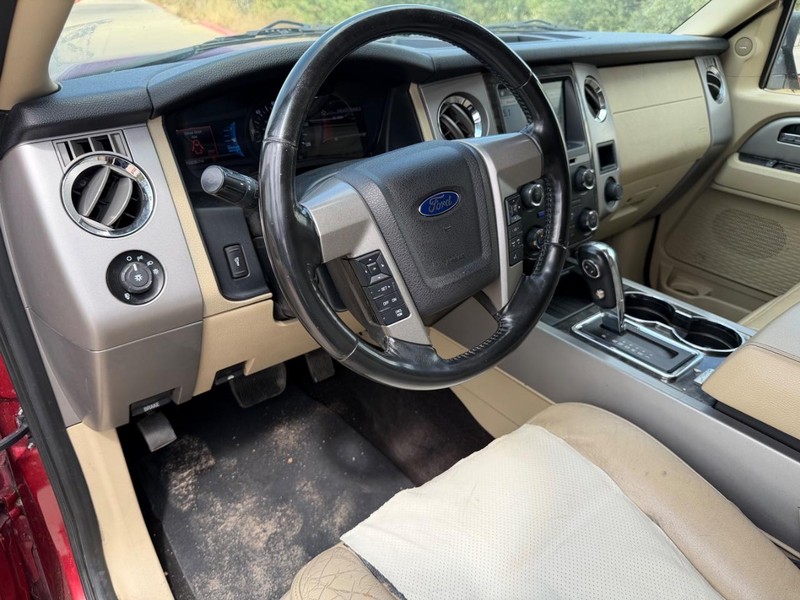 Ford Expedition Vehicle Full-screen Gallery Image 11