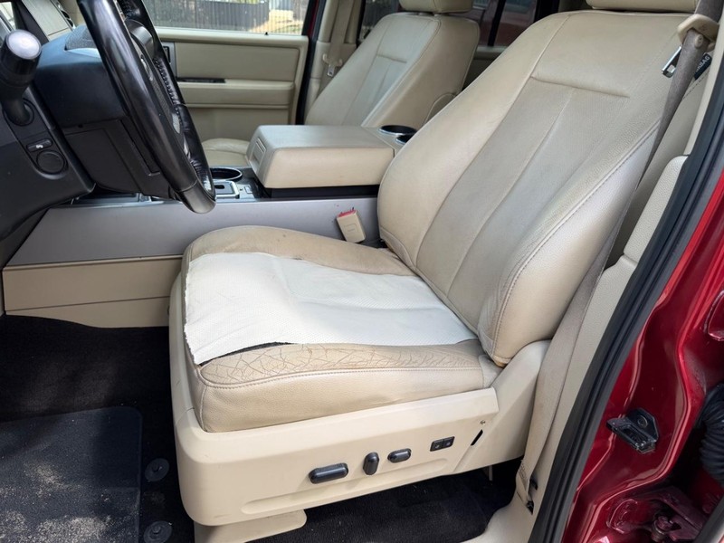Ford Expedition Vehicle Full-screen Gallery Image 12