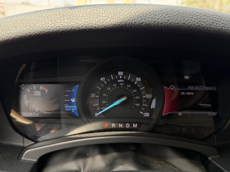 Ford Expedition Vehicle Full-screen Gallery Image 13