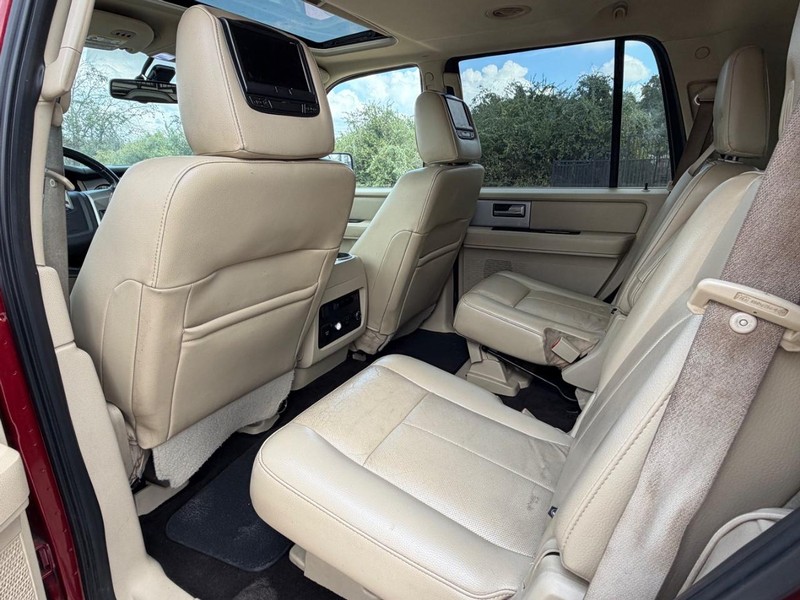 Ford Expedition Vehicle Full-screen Gallery Image 16