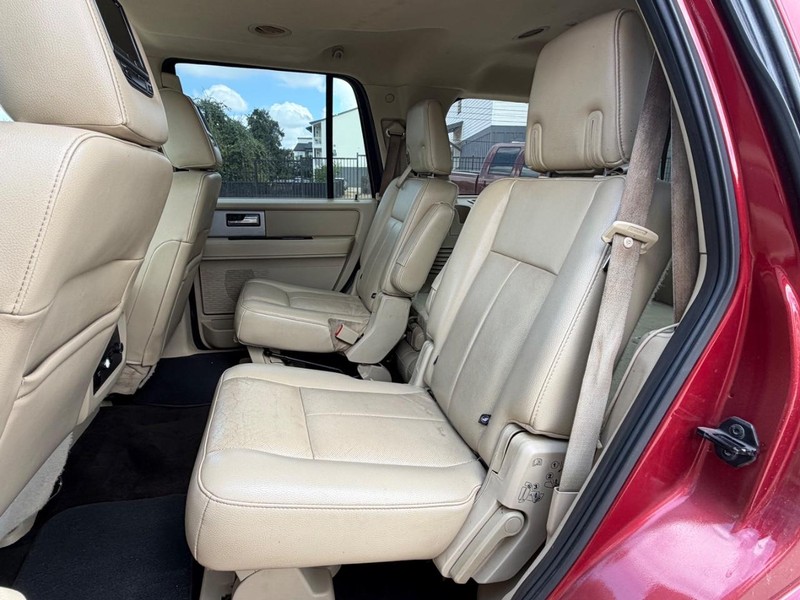 Ford Expedition Vehicle Full-screen Gallery Image 17