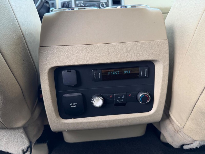 Ford Expedition Vehicle Full-screen Gallery Image 18