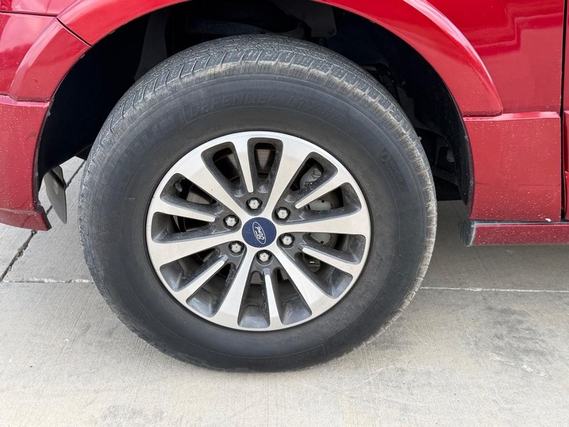 Ford Expedition Vehicle Full-screen Gallery Image 22