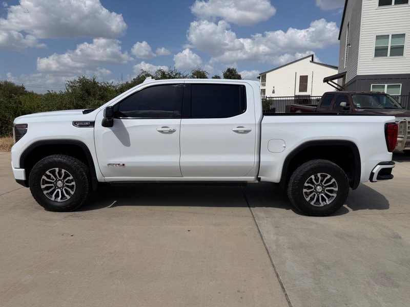 GMC Sierra 150 Vehicle Full-screen Gallery Image 03