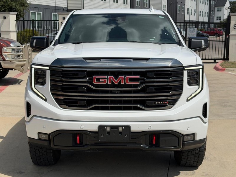 GMC Sierra 150 Vehicle Full-screen Gallery Image 09