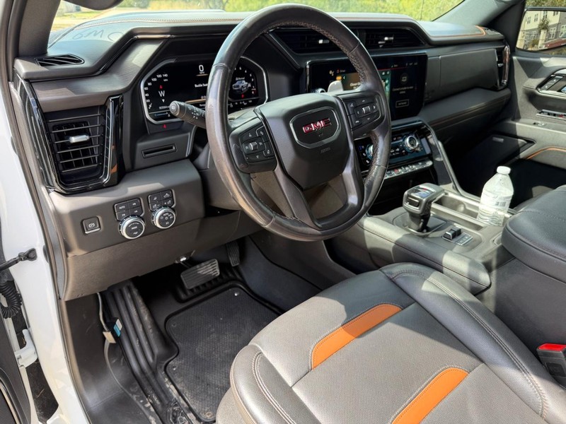 GMC Sierra 150 Vehicle Full-screen Gallery Image 11