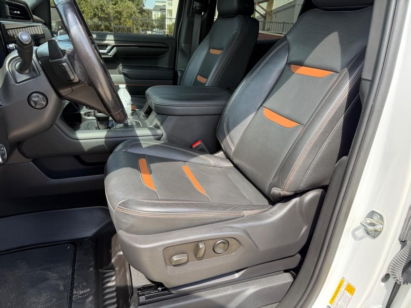 GMC Sierra 150 Vehicle Full-screen Gallery Image 12