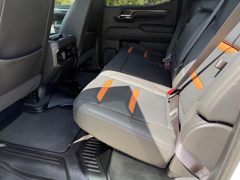 GMC Sierra 150 Vehicle Full-screen Gallery Image 17