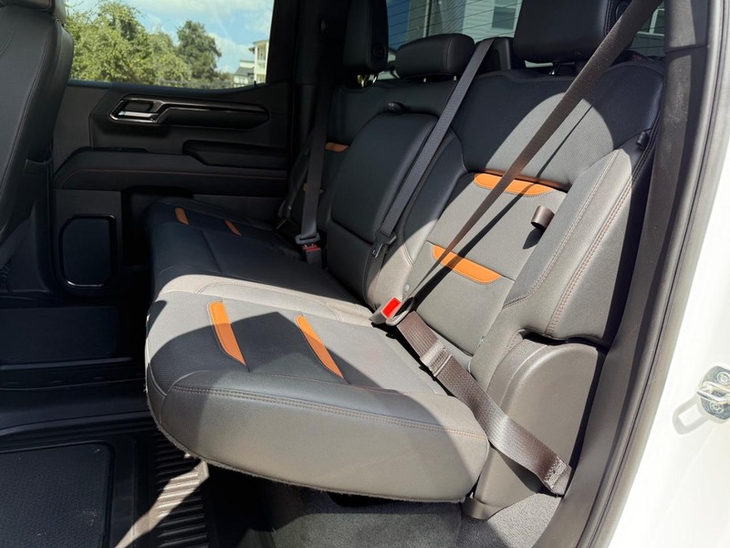 GMC Sierra 150 Vehicle Full-screen Gallery Image 18