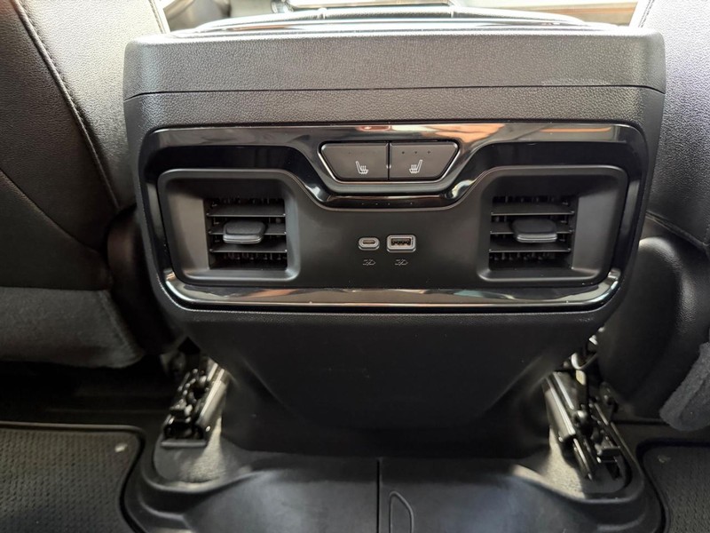 GMC Sierra 150 Vehicle Full-screen Gallery Image 19