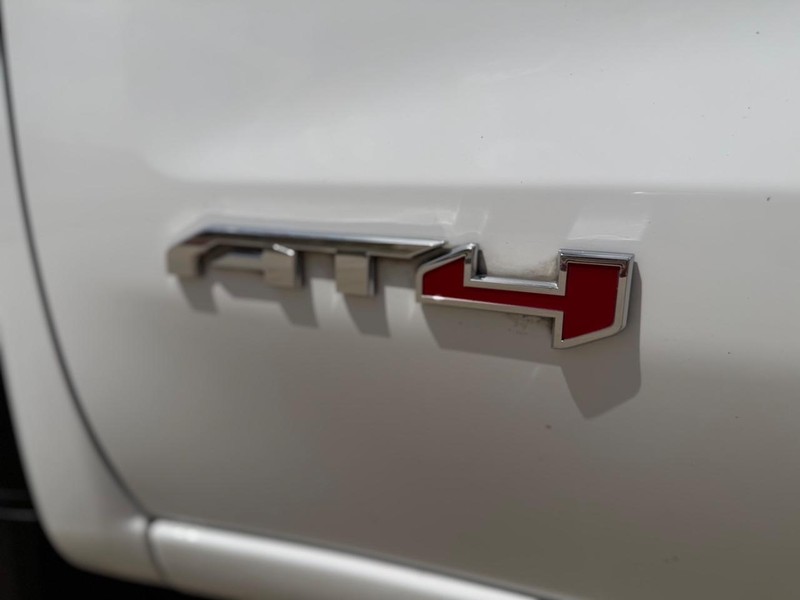 GMC Sierra 150 Vehicle Full-screen Gallery Image 23