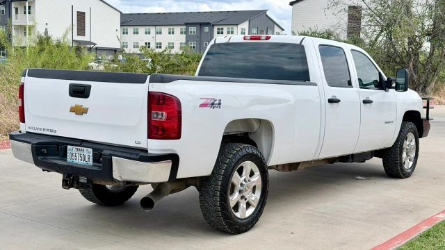 Chevrolet Silverado 2500HD Vehicle Full-screen Gallery Image 04