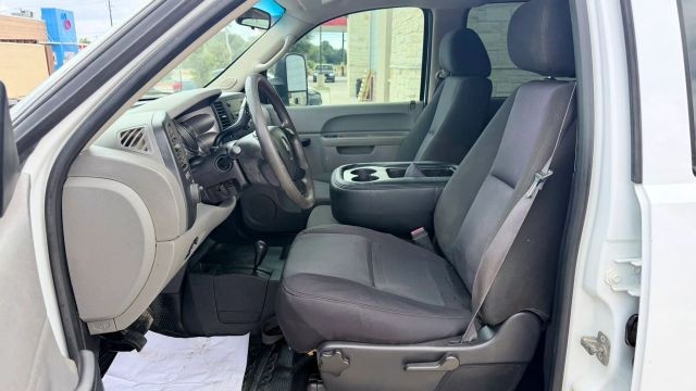 Chevrolet Silverado 2500HD Vehicle Full-screen Gallery Image 05