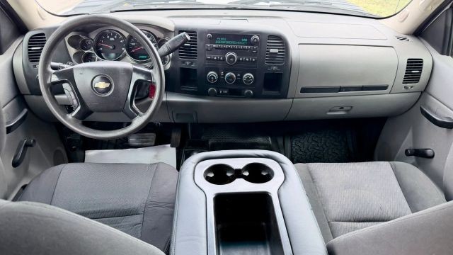 Chevrolet Silverado 2500HD Vehicle Full-screen Gallery Image 06