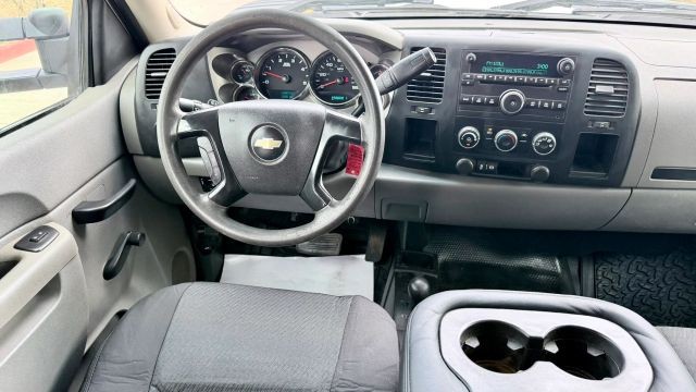 Chevrolet Silverado 2500HD Vehicle Full-screen Gallery Image 07