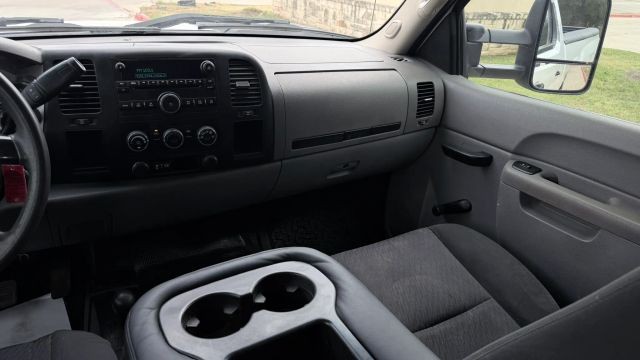 Chevrolet Silverado 2500HD Vehicle Full-screen Gallery Image 08