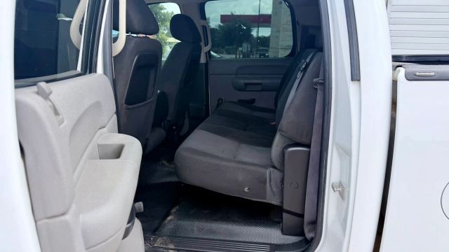 Chevrolet Silverado 2500HD Vehicle Full-screen Gallery Image 09