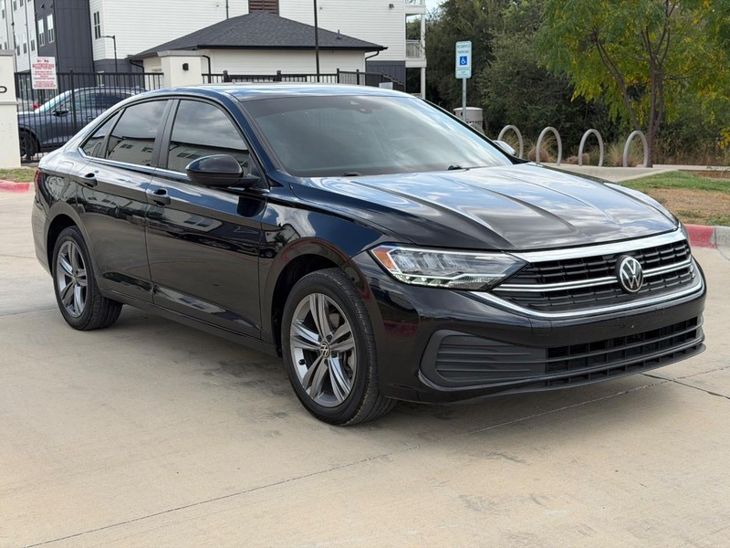 Volkswagen Jetta Vehicle Full-screen Gallery Image 08