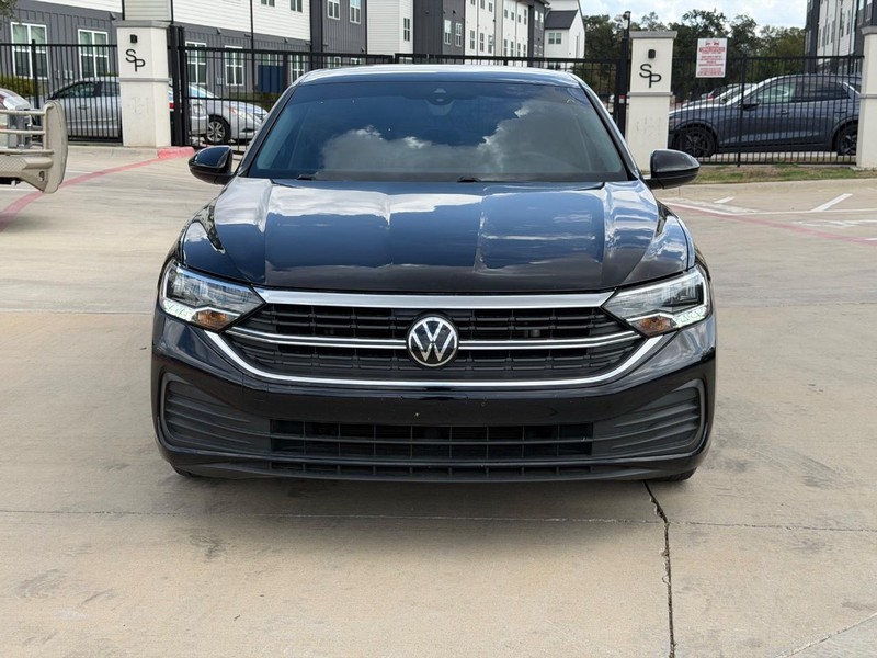 Volkswagen Jetta Vehicle Full-screen Gallery Image 09