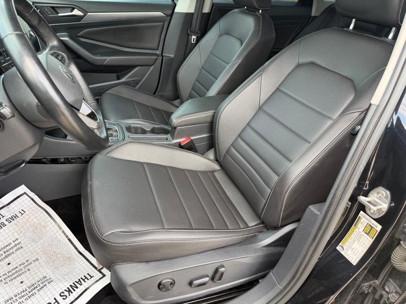 Volkswagen Jetta Vehicle Full-screen Gallery Image 12