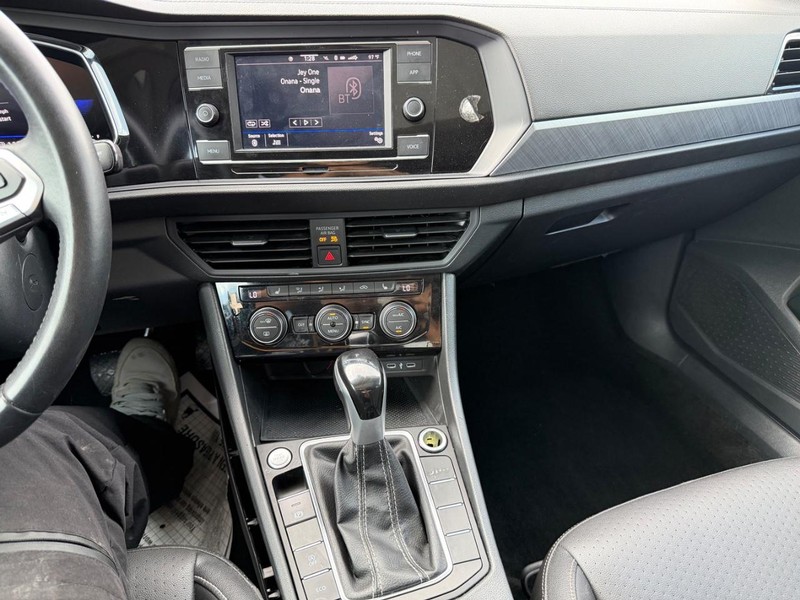 Volkswagen Jetta Vehicle Full-screen Gallery Image 14