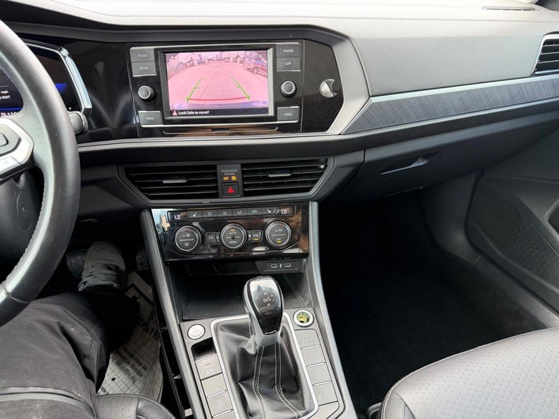 Volkswagen Jetta Vehicle Full-screen Gallery Image 15