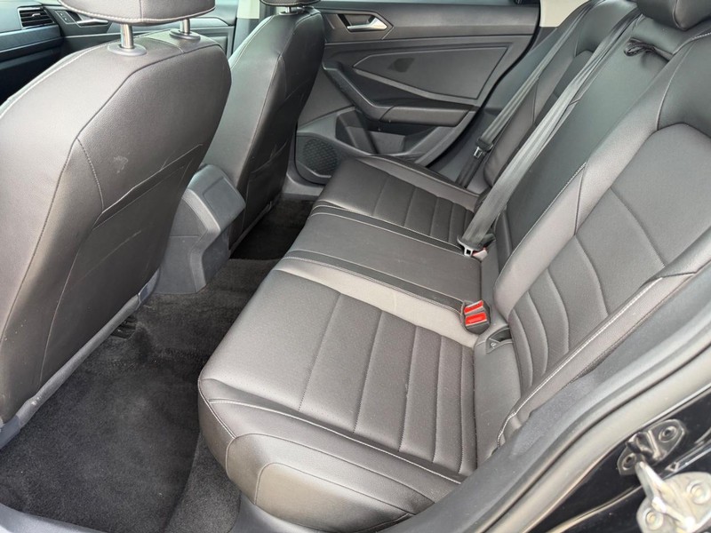 Volkswagen Jetta Vehicle Full-screen Gallery Image 17
