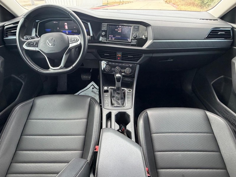 Volkswagen Jetta Vehicle Full-screen Gallery Image 19
